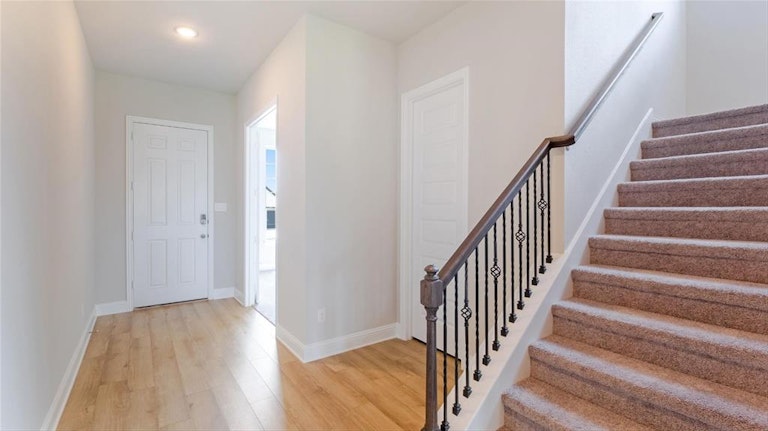 Photo 3 of 28 - 2260 High Plain Ln, Waxahachie, TX 75167