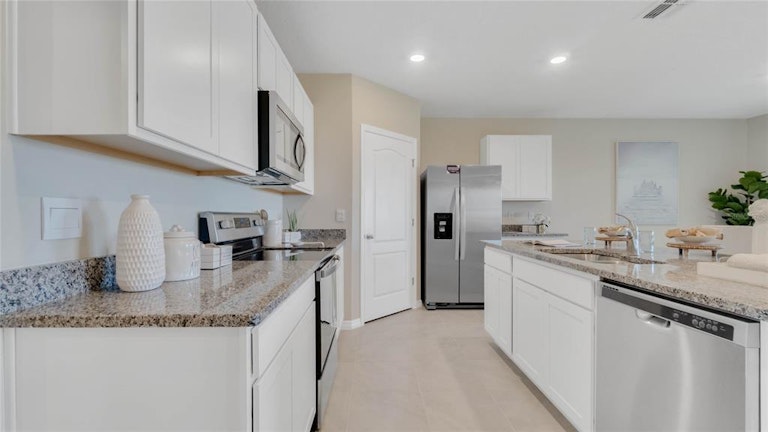 Photo 6 of 28 - 1364 Sugarwood St, Davenport, FL 33837