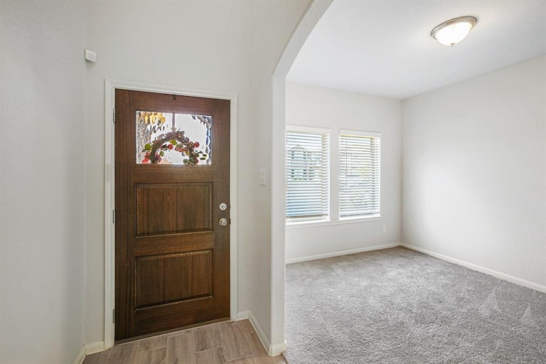 Photo 5 of 31 - 227 Murrieta Ln, Rosharon, TX 77583