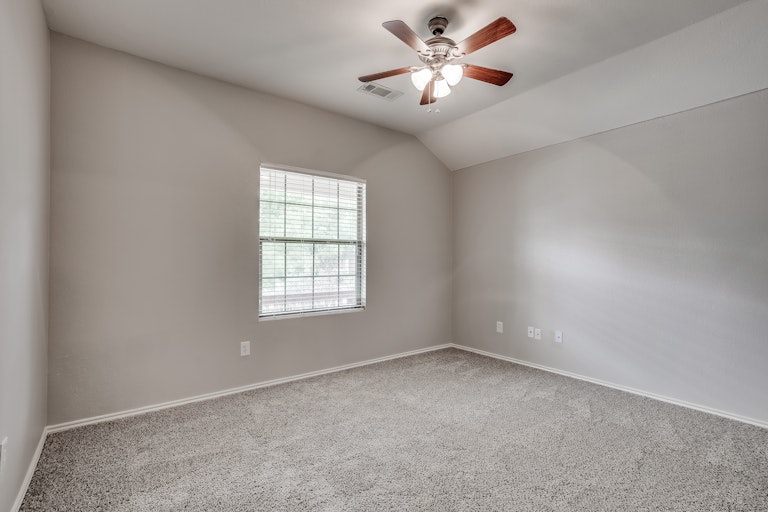 Photo 17 of 24 - 409 Twin Knoll Dr, McKinney, TX 75071