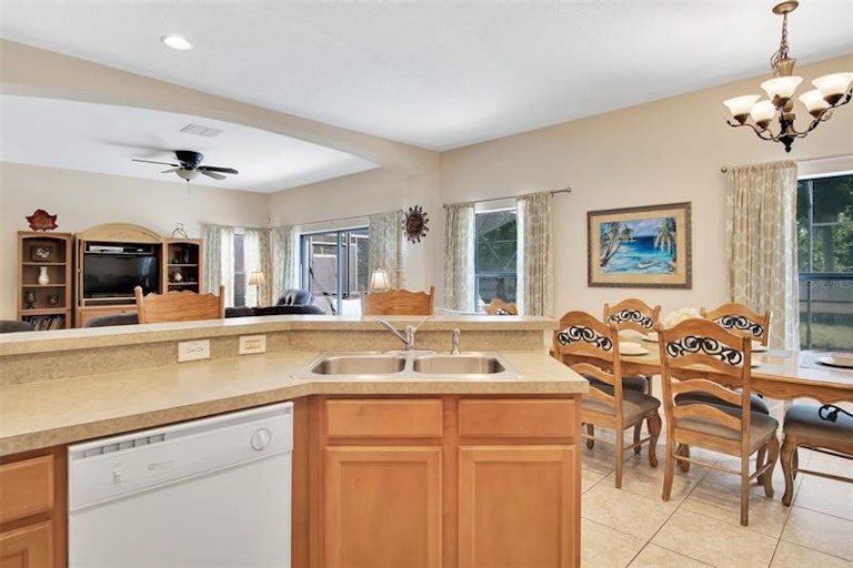 Photo 15 of 33 - 134 Sandy Point Way, Clermont, FL 34714