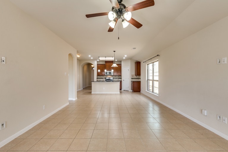 Photo 4 of 26 - 5908 Paddlefish Dr, Fort Worth, TX 76179