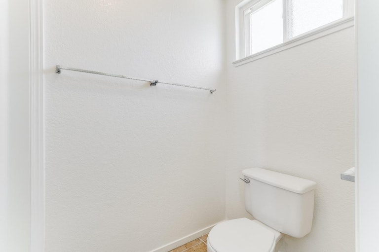Photo 23 of 36 - 4636 Baywind Dr, Sacramento, CA 95838