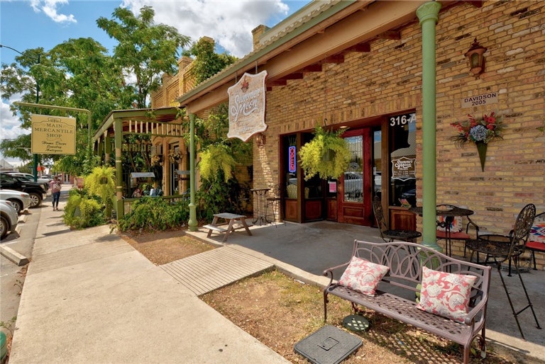 Photo 31 of 40 - 495 Sandstone Trl, Buda, TX 78610