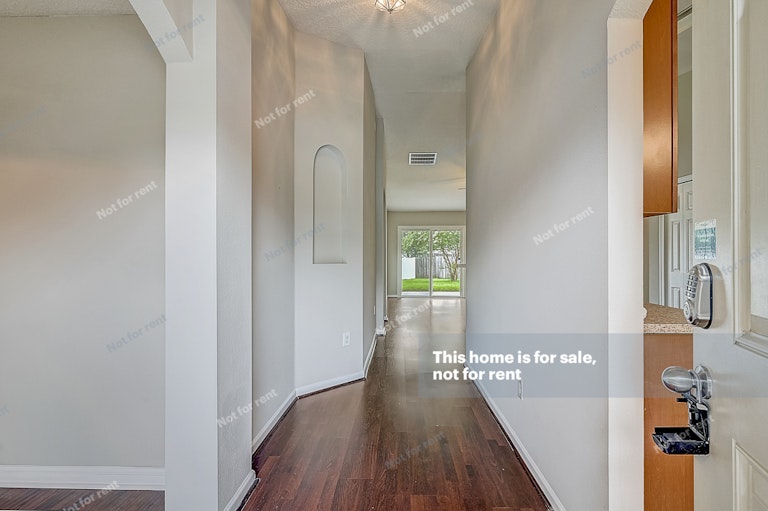 Photo 14 of 33 - 6012 Chestnut Gelding Ln, Jacksonville, FL 32234