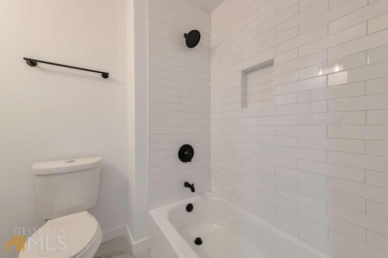 Photo 8 of 16 - 1113 Seven Springs Cir, Marietta, GA 30068