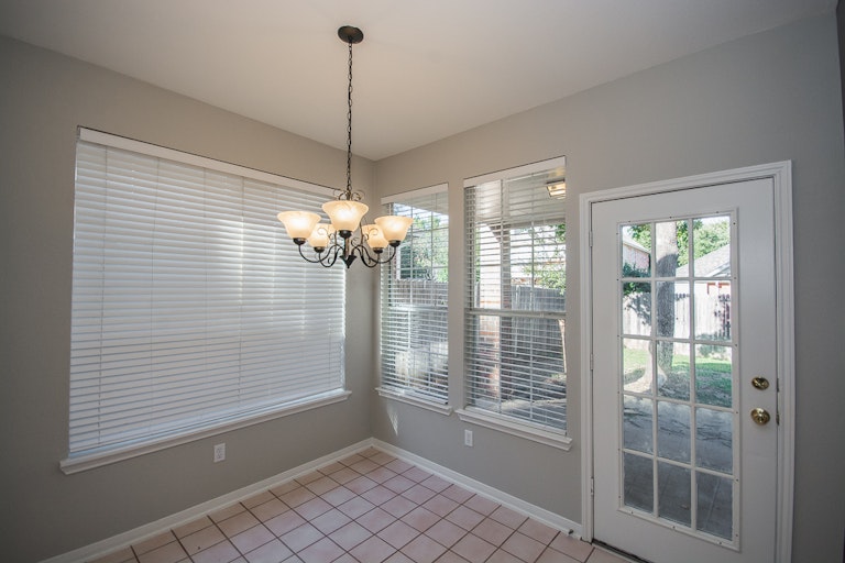 Photo 10 of 44 - 2712 Summerwood Ct, McKinney, TX 75072
