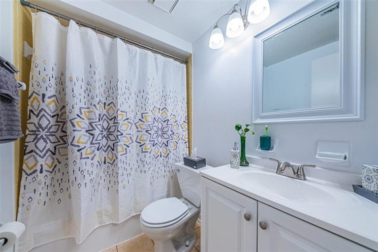 Photo 25 of 41 - 1012 Peninsula Rd, Tarpon Springs, FL 34689