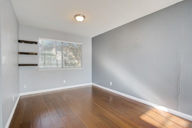 Photo 19 of 39 - 4025 Honey Rose Pl, Antelope, CA 95843