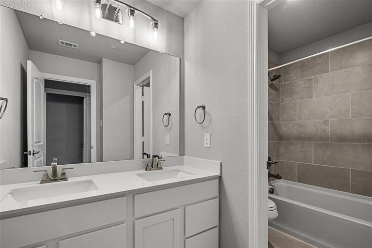 Photo 11 of 24 - 2830 Scanlan Mdw, Missouri City, TX 77459