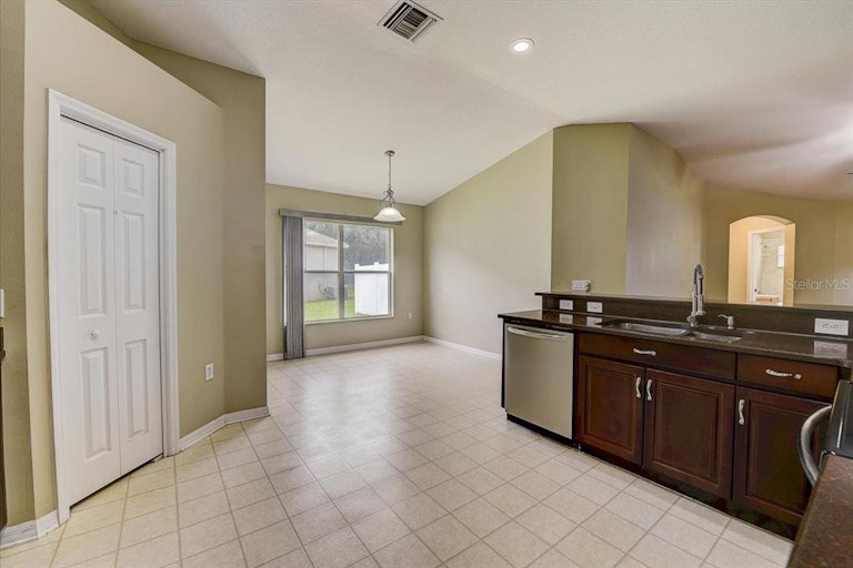 Photo 20 of 45 - 34510 Cliffcreek Ct, Wesley Chapel, FL 33545