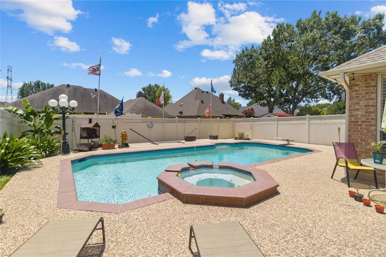 Photo 7 of 36 - 1312 Buxton Dr, Desoto, TX 75115