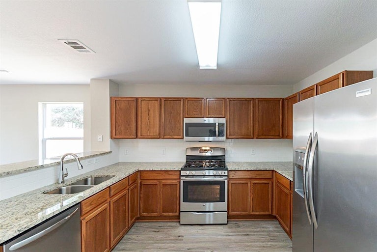 Photo 3 of 12 - 7969 Emilie Ln, Frisco, TX 75035