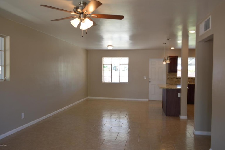 Photo 6 of 35 - 2137 W Verde Ln, Phoenix, AZ 85015