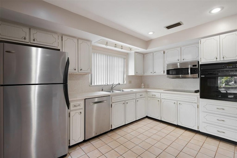 Photo 14 of 42 - 372 Westwinds Dr, Palm Harbor, FL 34683