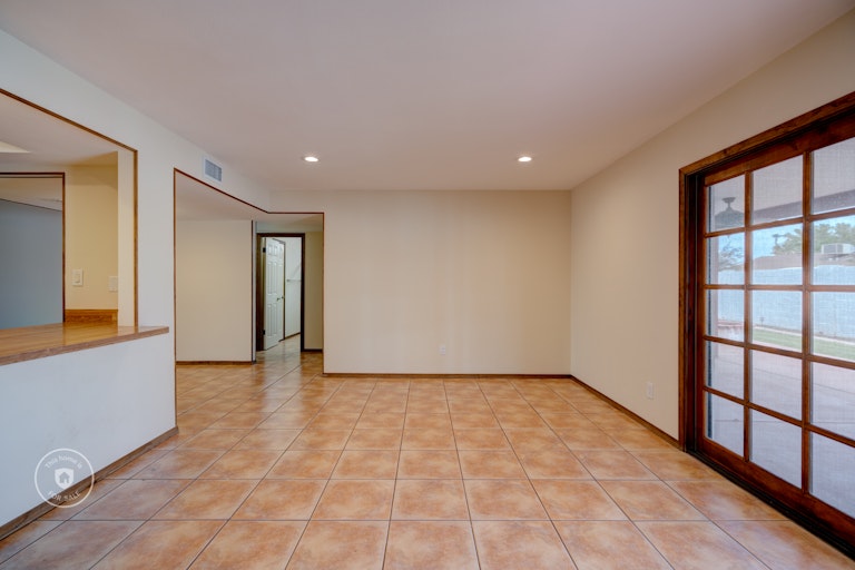 Photo 10 of 31 - 3407 W Evans Dr, Phoenix, AZ 85053