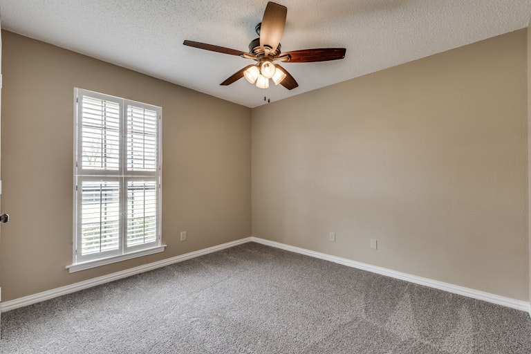 Photo 16 of 21 - 739 Michelle Way, Mesquite, TX 75149