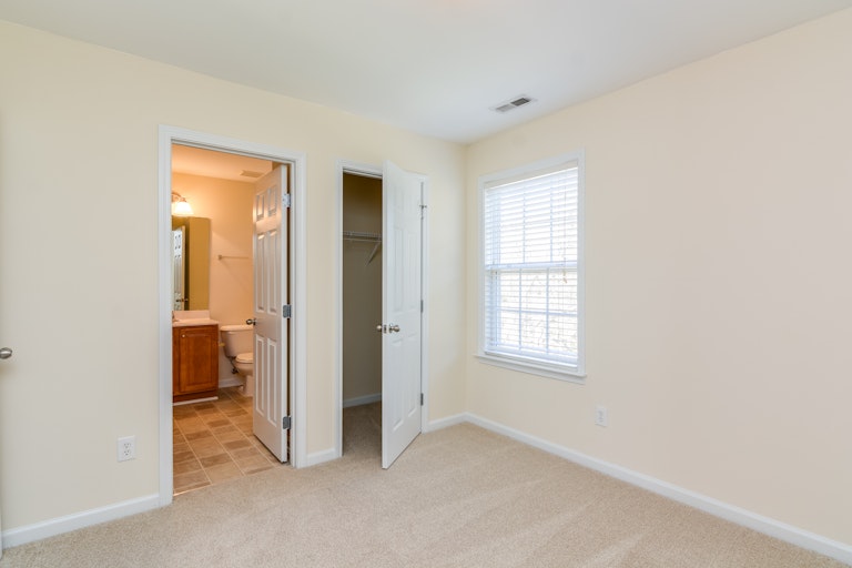 Photo 16 of 25 - 2913 Carriage Meadows Dr, Wake Forest, NC 27587