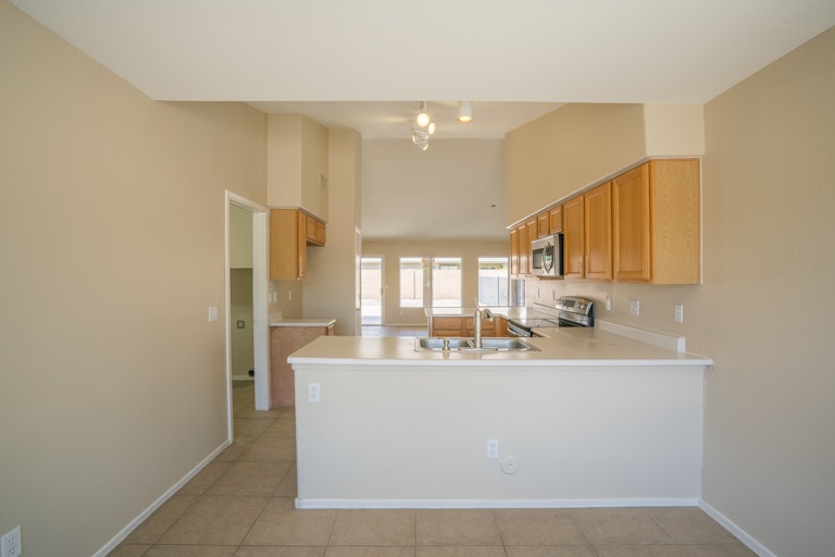 Photo 8 of 24 - 7640 W Cholla St, Peoria, AZ 85345