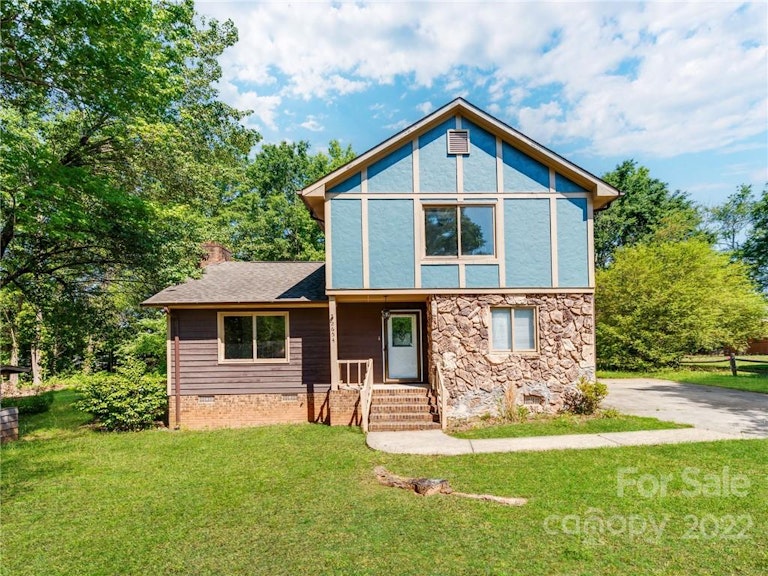 Photo 1 of 38 - 2654 Castle Hill Rd, Gastonia, NC 28052
