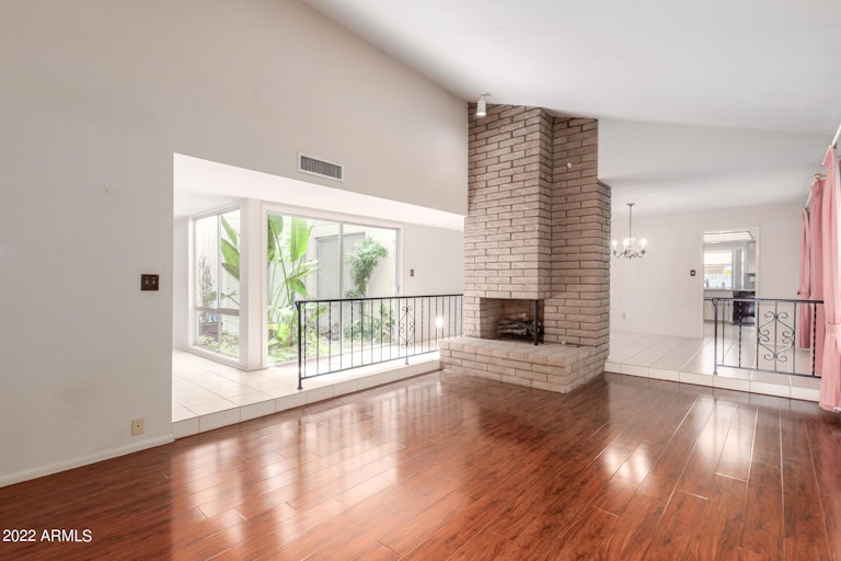 Photo 8 of 39 - 4507 W Morten Ave, Glendale, AZ 85301