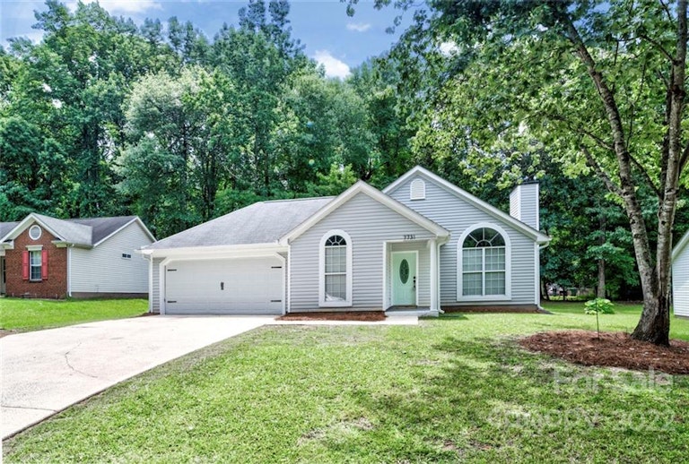 Photo 1 of 18 - 7731 Ivy Hollow Dr, Charlotte, NC 28227