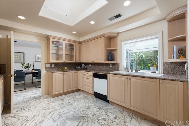 Photo 9 of 26 - 1945 Santiago Dr, Newport Beach, CA 92660