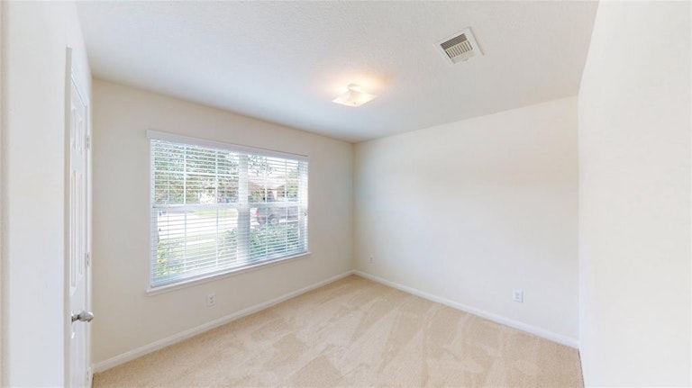 Photo 11 of 29 - 915 Marigold Rd, Baytown, TX 77521