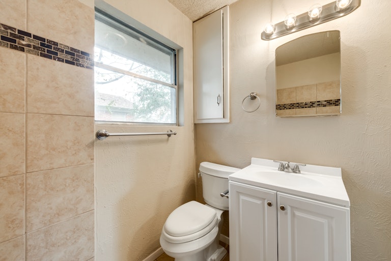Photo 17 of 24 - 5729 Wedgmont Cir N, Fort Worth, TX 76133