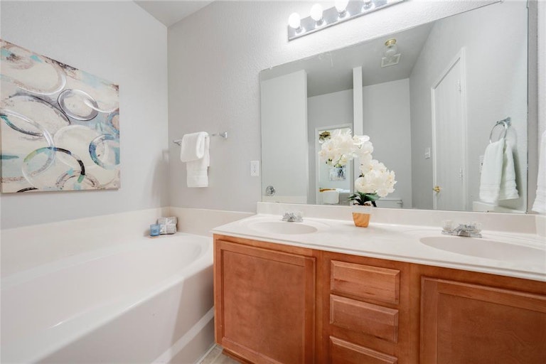 Photo 19 of 25 - 9873 Sparrow Hawk Ln, Fort Worth, TX 76108