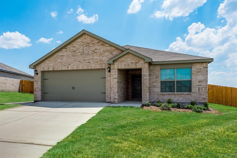 Photo 1 of 10 - 214 Banjo Trl, Newark, TX 76071