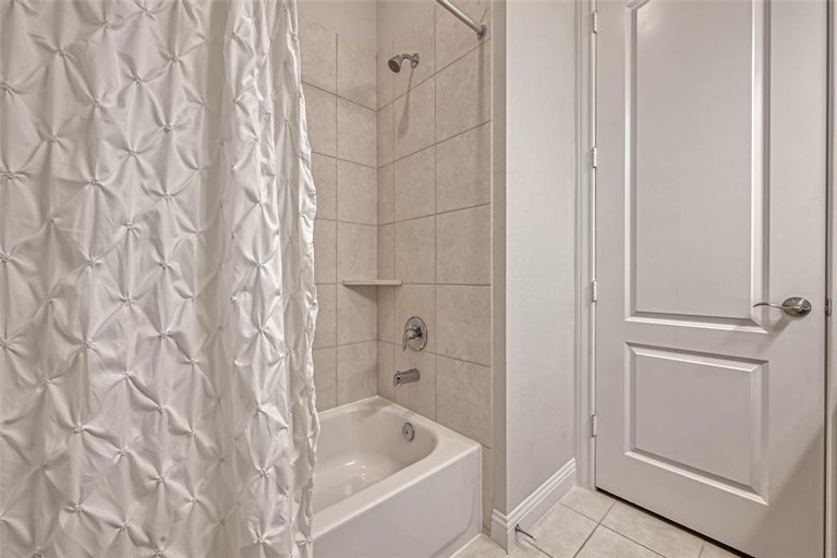 Photo 15 of 48 - 21606 Albertine Dr, Tomball, TX 77377