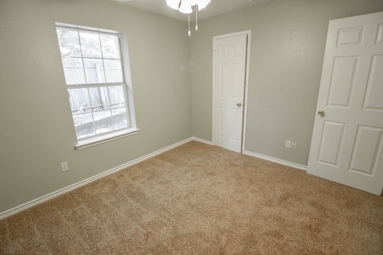 Photo 33 of 37 - 5514 Bradley Ct, Arlington, TX 76017