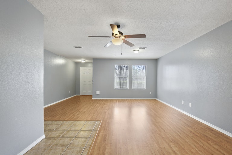 Photo 8 of 28 - 3854 Steeplechase Dr, Fort Worth, TX 76123
