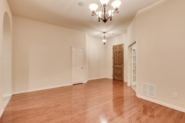 Photo 8 of 28 - 8700 Dayton Dr, Lantana, TX 76226