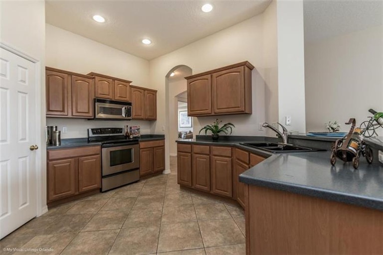Photo 7 of 23 - 8416 Lake Waverly Ln, Orlando, FL 32829