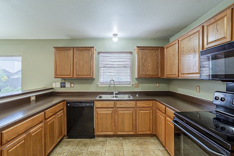 Photo 4 of 20 - 2327 Baxter Sta, San Antonio, TX 78245