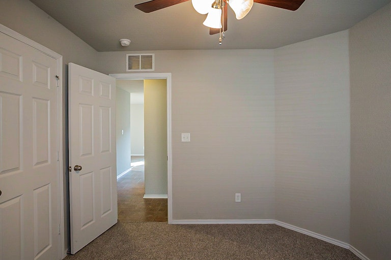 Photo 15 of 17 - 10911 Bosal Trl, San Antonio, TX 78245