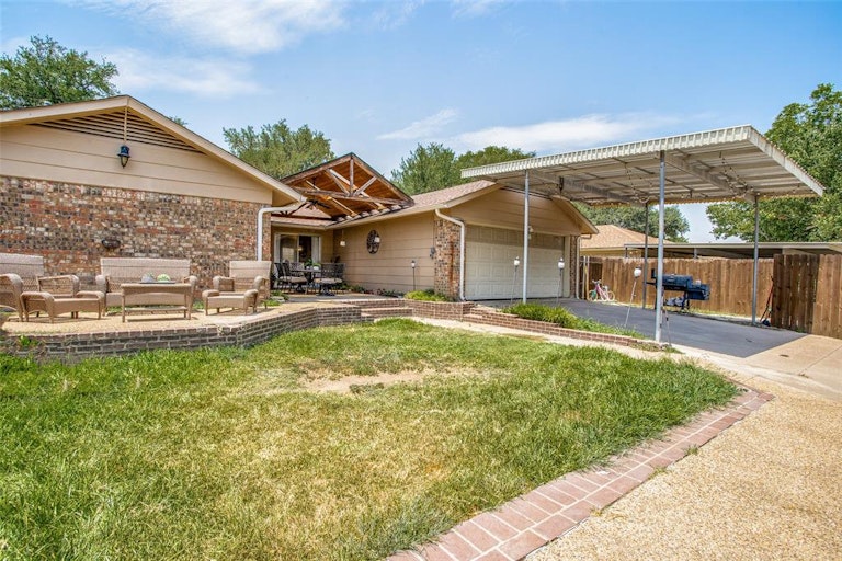 Photo 2 of 36 - 3008 Kensington Dr, Mesquite, TX 75150