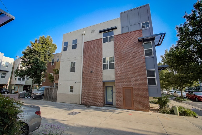 Photo 13 of 29 - 269 3rd St, West Sacramento, CA 95605
