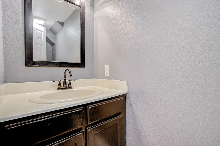 Photo 27 of 39 - 4025 Honey Rose Pl, Antelope, CA 95843