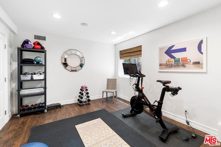 Photo 30 of 54 - 16656 Linda Ter, Pacific Palisades, CA 90272