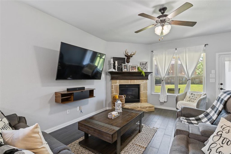 Photo 10 of 30 - 151 Pleasant Hill Ln, Fate, TX 75189