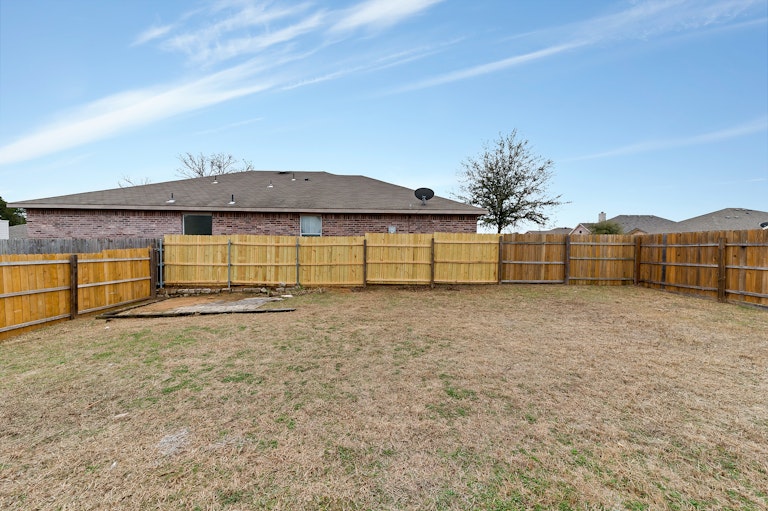 Photo 24 of 26 - 8904 Catalonia Dr, Dallas, TX 75217