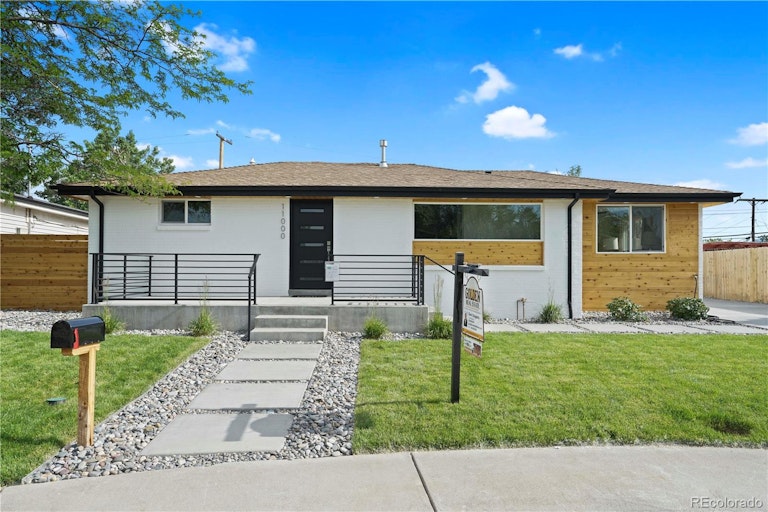 Photo 1 of 34 - 11000 W 41st Pl, Wheat Ridge, CO 80033