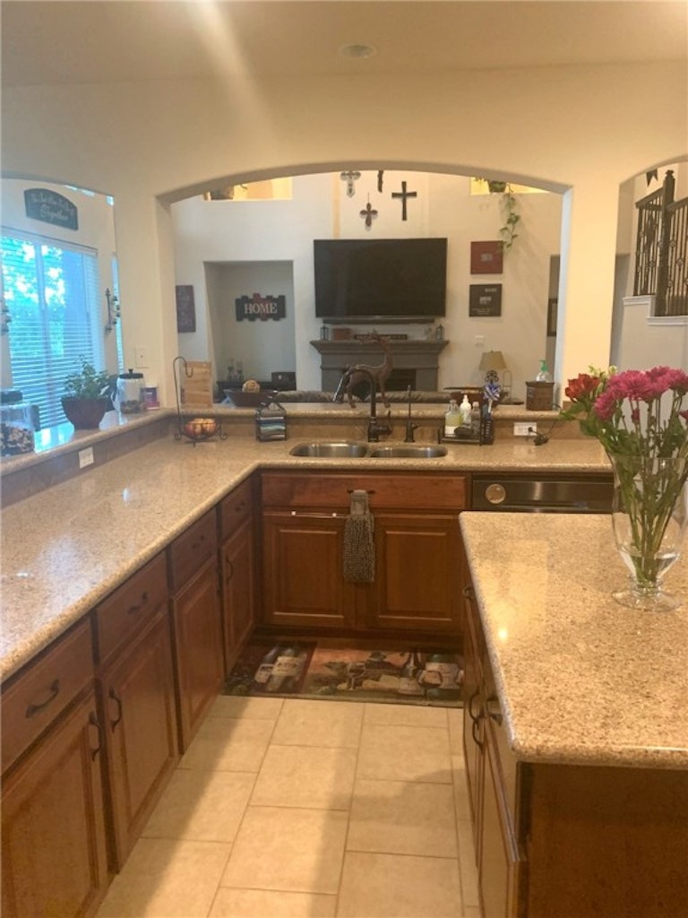 Photo 12 of 34 - 2005 Overland Dr, Leander, TX 78641