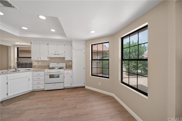 Photo 7 of 37 - 731 Ensenada Dr, Hemet, CA 92545