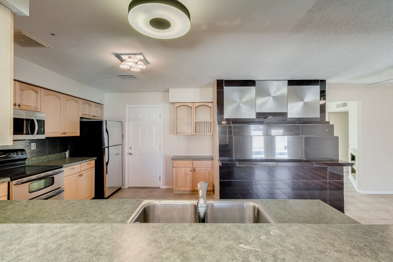 Photo 7 of 31 - 6538 W Vogel Ave, Glendale, AZ 85302