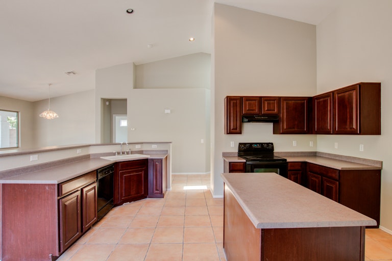 Photo 2 of 32 - 991 N Buckaroo Ln, Gilbert, AZ 85234
