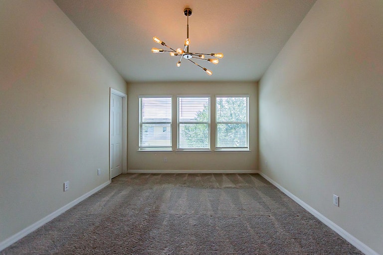 Photo 10 of 19 - 1236 Pavia Dr, Apopka, FL 32703